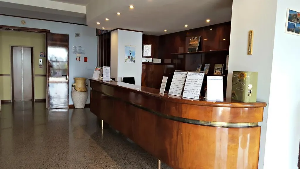 Hotel Internazionale Torri Del Benaco 4*,  Italy