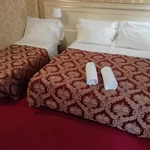 casa-margot.hotelslidodijesolo.com/